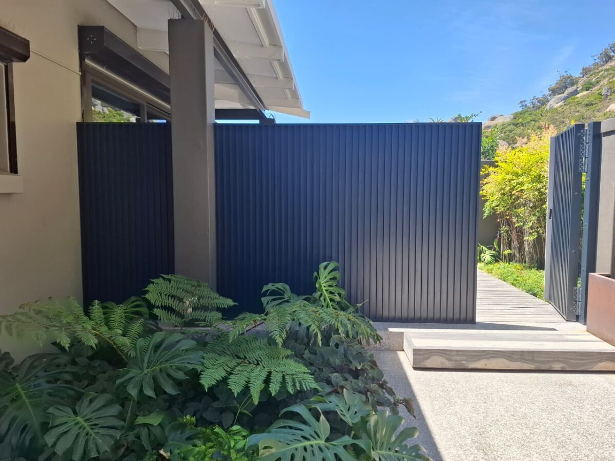 Charcoal aluminium slatted privacy gate and screen at a Cape Town home entrance